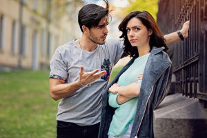 Apa Itu “Love Bombing” dan Mengapa Berbahaya?