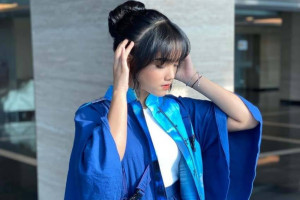 Dihujat Sebagai "Artis Jalur Duka", Fuji Curhat ke Ria Ricis