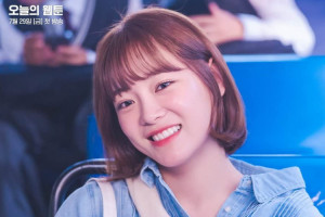 Rating Belum Memuaskan, Kim Sejeong Tetap Banjir Dukungan, Ada Nasi Tumpeng Indonesia!