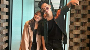 Momen Menggemaskan saat Henry Lau Lamar Prilly Latuconsina