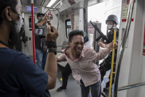 5 Tips Kunjungi Wahana Train to Apocalypse