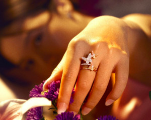 Bikin Pengen! Ini Cincin Berlian Wanita dengan Desain Unik