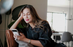 Luna Maya Dilarikan ke Rumah Sakit, Netizen: Gimik!