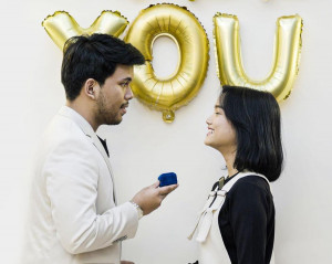 Pamer Potret Beri Kotak Cincin, Thariq Halilintar Diduga Lamar Fuji An