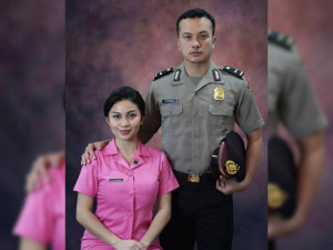 Kenakan Seragam Polisi-Bhayangkari, Nicholas Saputra dan Ariel Tatum Bikin Heboh Warganet