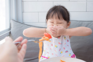 Tak Mau Makan? Ini Penyebab dan Cara Atasi Anak Picky Eater
