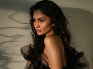 Wanita Indonesia Pertama! Ariel Tatum Tampil di Paris Fashion Week 2023
