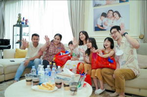 Sebelum Balik ke Korea, Kimbab Family Sambangi Rumah Raffi Ahmad