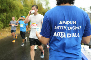 Semangat ‘AQUA Dulu’ Ingatkan Pentingnya Kecukupan Air di Ajang Maybank Marathon 2022