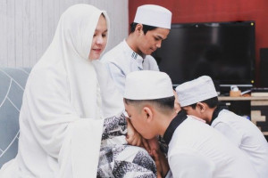 5 Cara Ajarkan Anak Agar Hormat Pada Orang Tua