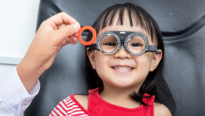 Cara yang Wajib Orang Tua Lakukan untuk Jaga Kesehatan Mata Anak