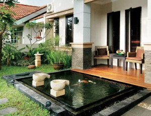 Hilangkan Stres! 5 Manfaat Kolam Ikan di Depan Rumah