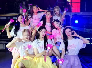 Rayakan Anniversary ke-15 Tahun, SNSD Kembali Bawakan "Into The New World"