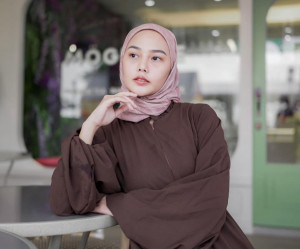 5 Inspirasi Outfit Dara Arafah, Cocok untuk Kamu yang Berhijab!