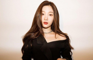 Jung Chaeyeon Alami Gegar Otak Ringan Akibat Kecelakaan di Lokasi Syuting