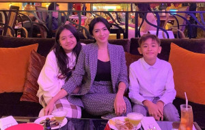 Kedua Anaknya Beranjak Remaja, Angel Karamoy: Deg-degan Jagainnya