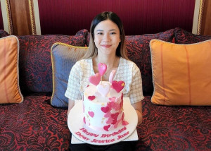 Tidak Saling Follow di Instagram, Sisca Kohl Beri Kado Jessica Jane