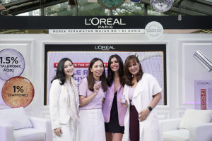 L’Oréal Paris Hadirkan Revitalift Triple Roller Eye Serum di Indonesia