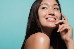Mengenal Apple Cheeks dan Cara Menonjolkannya dengan Perona Pipi