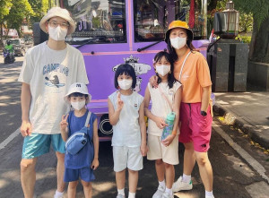 Sempat Mudik ke Indonesia, Kimbab Family Ajak Anaknya "Melokal" Naik Transportasi Umum
