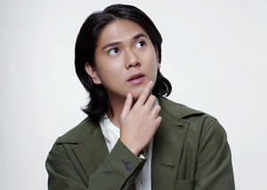 Fans Rusuh, Iqbaal Ramadhan Diserbu Hingga Harus Lari Selamatkan Diri