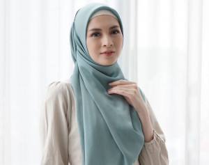 Meski Telah Berhijab, Donita Akui Tetap Tak Bisa Sebut Kata “Jilbab”