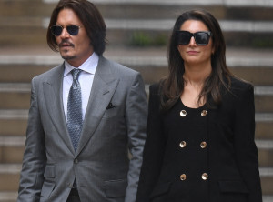 Sempat Berkencan, Johnny Depp Putus dengan Joelle Rich