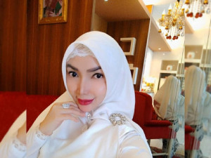 Merasa Tak Nyaman, Roro Fitria Teriak Histeris Jalani Sidang Cerai Perdana