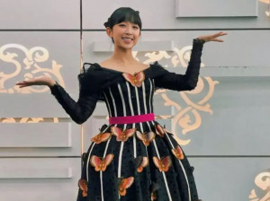 Hadiri Acara KBRI Seoul, Dita Karang Tampil Anggun Dalam Balutan Batik