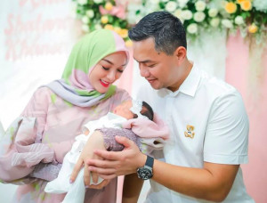 Gelar Tasyakuran Aqiqah, Zaskia Gotik Bagikan Wajah Sang Anak