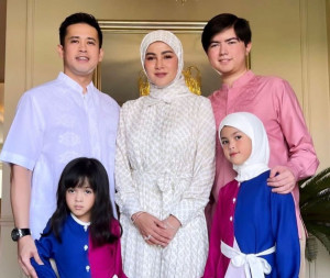 Meski Sudah Cerai, Olla Ramlan dan Aufar Hutapea Tetap Liburan Keluarga Bareng