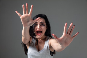 Takut Disakiti? Kenali Gejala Pistanthrophobia dan Cara Mengatasinya
