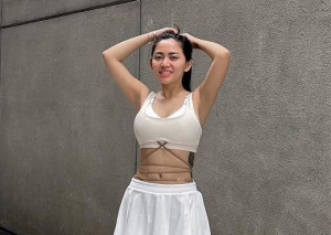 Rachel Vennya Unggah Foto Kenakan Bra dan Rok Mini, Tubuhnya Tuai Sorotan
