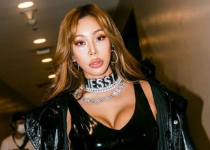 Jessi Curhat Terdampar di London Jelang Konser, Fans Salahkan Promotor