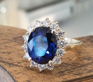 Perhiasan Imperial Collection Bikin Kamu Bisa Kembaran dengan Lady Diana