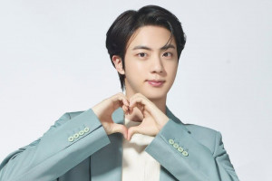 Gelar Konser di Busan, Jin BTS Umumkan Bakal Rilis Album Solo