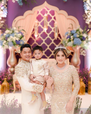 Mewah! Intip Perayaan Khitan Anak Adly Fairuz dan Angbeen Rishi