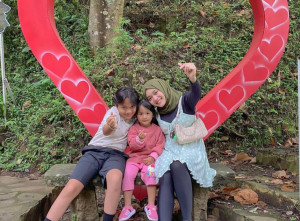 Putri Delina Unggah Potret Perdana Bersama Adik Sambung dari Mendiang Ibunya