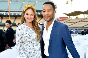 John Legend Akui Bukan Pasangan yang Baik untuk Chrissy Teigen