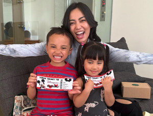 Bawa Anak Jalan-jalan ke Disneyland, Begini Tips Packing ala Rachel Vennya