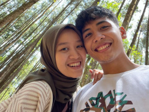 Bikin Iri, Bintang Emon Tulis Surat Romantis Ajak Istri Liburan Bersama
