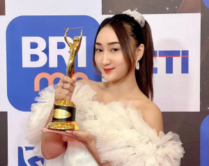 Sandrina Gelar Acara Syukuran usai Menang Piala "AMI Awards" 2022