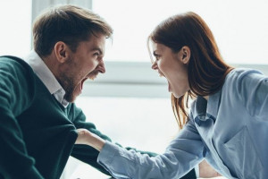 5 Tanda Kamu Berada dalam Hubungan Abusive, Wajib Tahu!