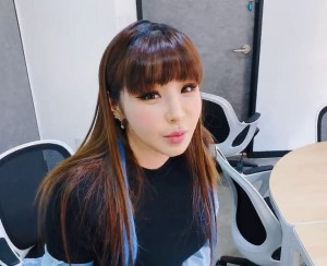 Dalam Masa Berkabung, Park Bom Putuskan untuk Tetap Rilis Lagu Terbarunya