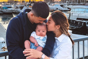 Nikita Willy Beri Baby Izz Paha Ayam sebagai MPASI, Warganet Ketar-ketir