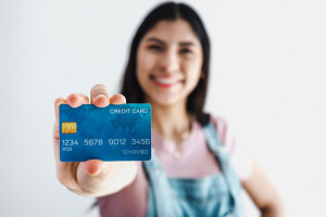 Ngaku Penggemar Mobil? Wajib Tahu 4 Tips Pilih Kartu Kredit yang Tepat