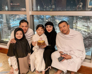 Keluarga Anang-Ashanty Rayakan Ulang Tahun Arsya Hermansyah Saat Umrah