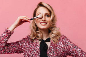5 Tips Atasi Eye Makeup Anti Crack dan Tahan Lama