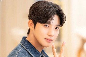 5 Fakta Moon Sang Min, Curi Perhatian di “Under the Queen’s Umbrella”