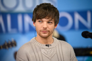 Operasi Patah Tulang Berjalan Lancar, Louis Tomlinson Pastikan Dirinya Cepat Sembuh